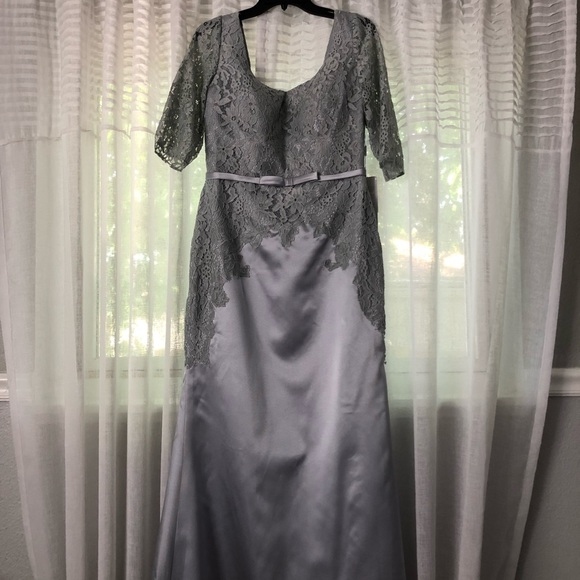 Mother of the Bride Dress - Picture 1 of 5
